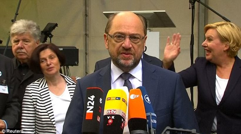 Τους έκανε ρεζίλι – Γερμανίδα βουλευτής γελούσε ενώ ο Σουλτς πενθούσε για τη Βαρκελώνη (βίντεο)